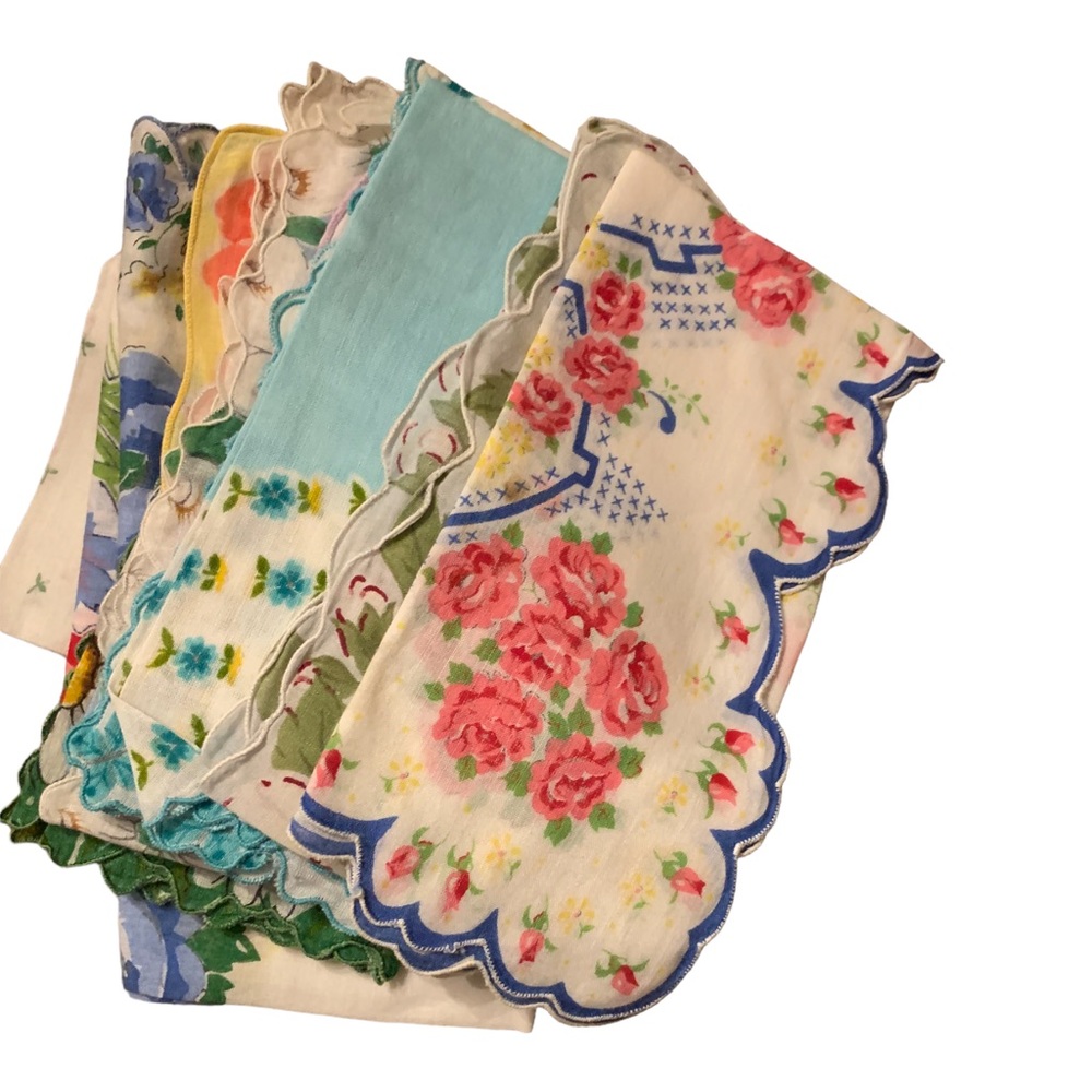 Vintage Floral Handkerchiefs With Scalloped Edges- Set Of 7 - Picture 8 of 8